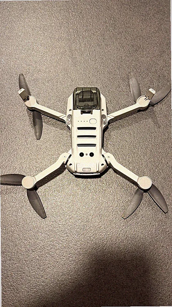 DJI Mini 4 k Quadrocopter Kamera-Drohne mit Fernsteuerung, 2 Akkus
