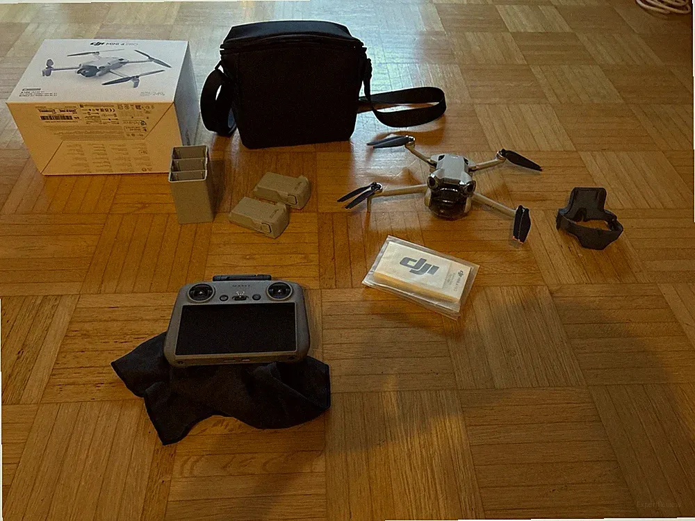 DJI Mini 4 Pro Fly More Combo mit DJI RC 2