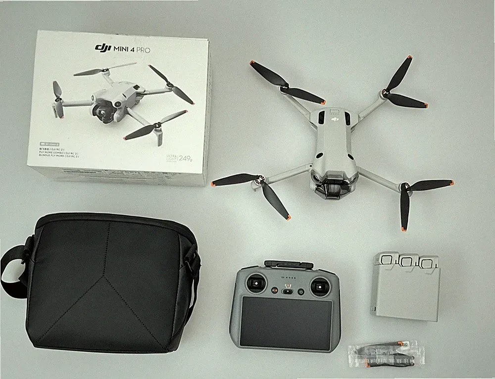 DJI Mini 4 Pro Fly More Combo RC 2