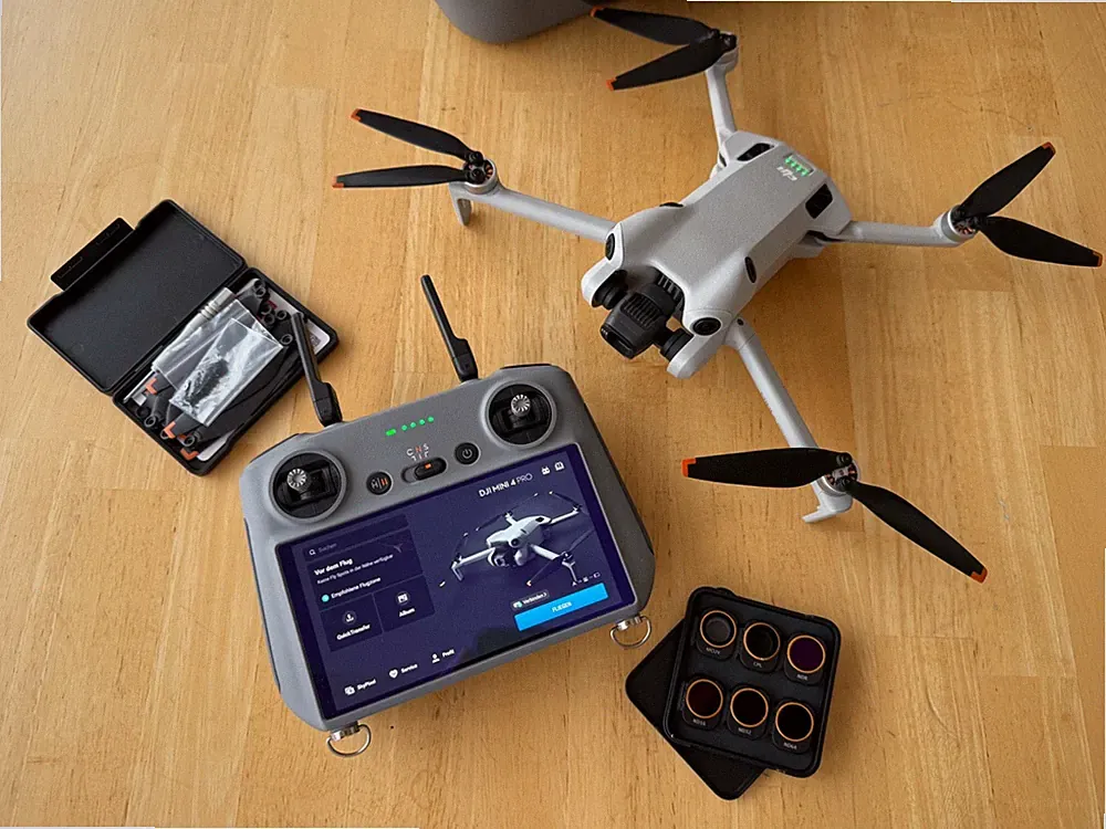 DJI Mini 4 Pro Fly More Combo (RC2) Kameradrohne | OVP | Top Zustand