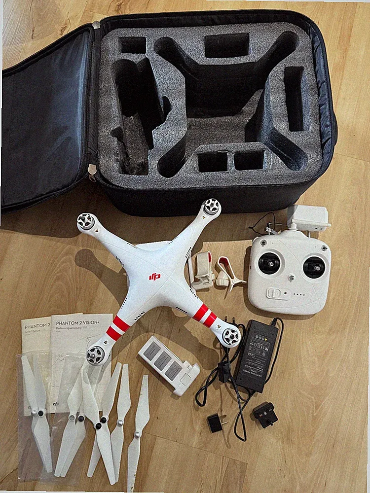 Drohne DJI Phantom 2 Vision Plus - mit viel Zubehör